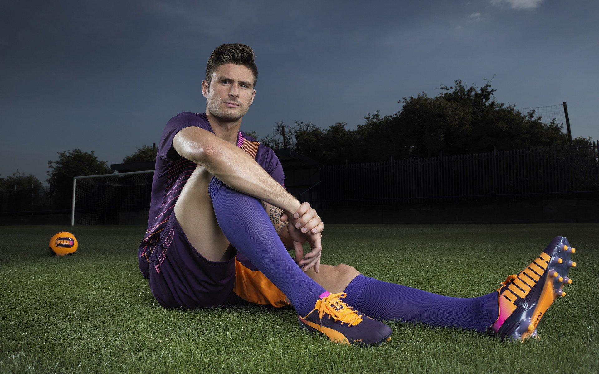 爱德华兹赛后谦逊发言登热搜，马德里竞技血战罗马引发热议